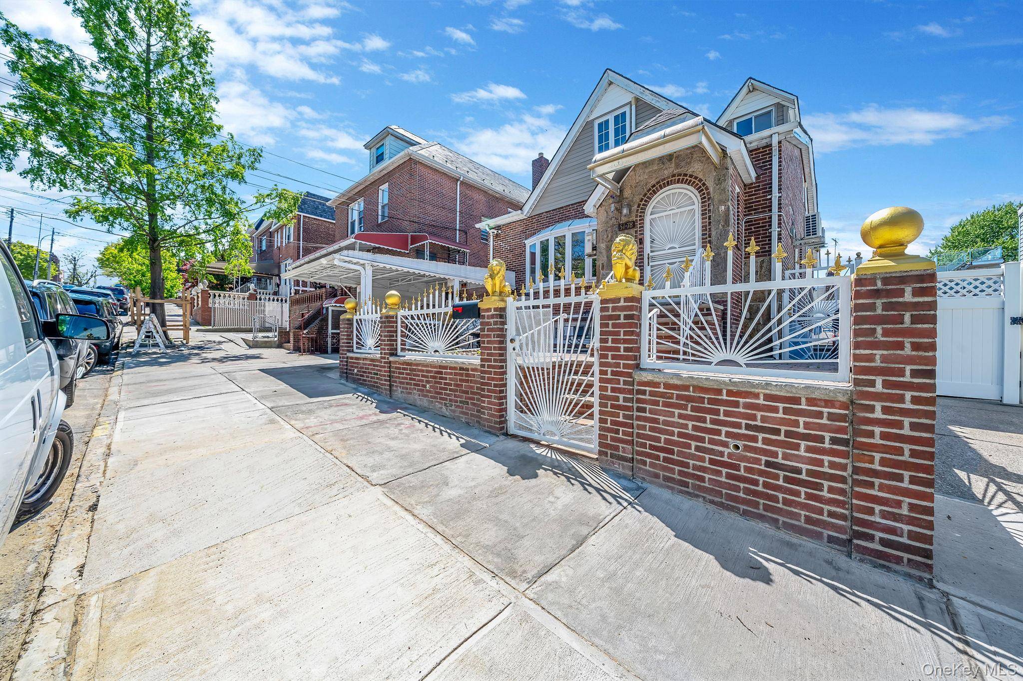 Casa com 5 Quartos à Venda em Maspeth - Nova Iorque - EUA - 2