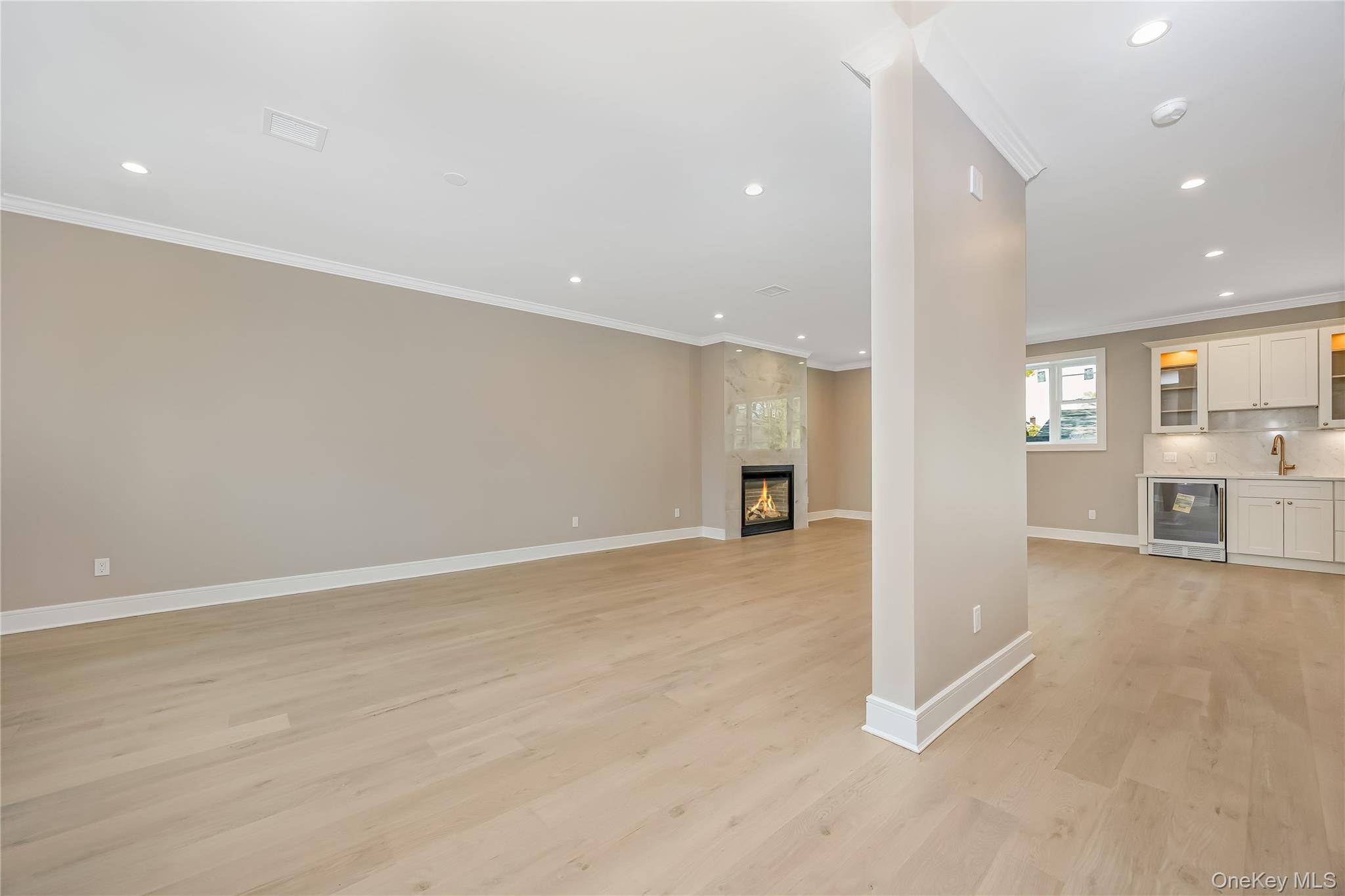 Casa com 5 Quartos à Venda em Massapequa Park - Nova Iorque - EUA - 4