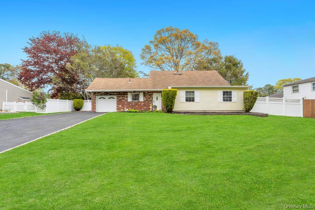 Casa de 5 Dormitorios en Venta en Medford - Nueva York - EE. UU. - 1