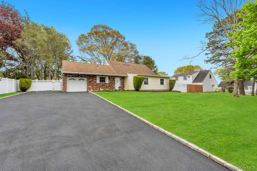 Casa de 5 Dormitorios en Venta en Medford - Nueva York - EE. UU. - 2