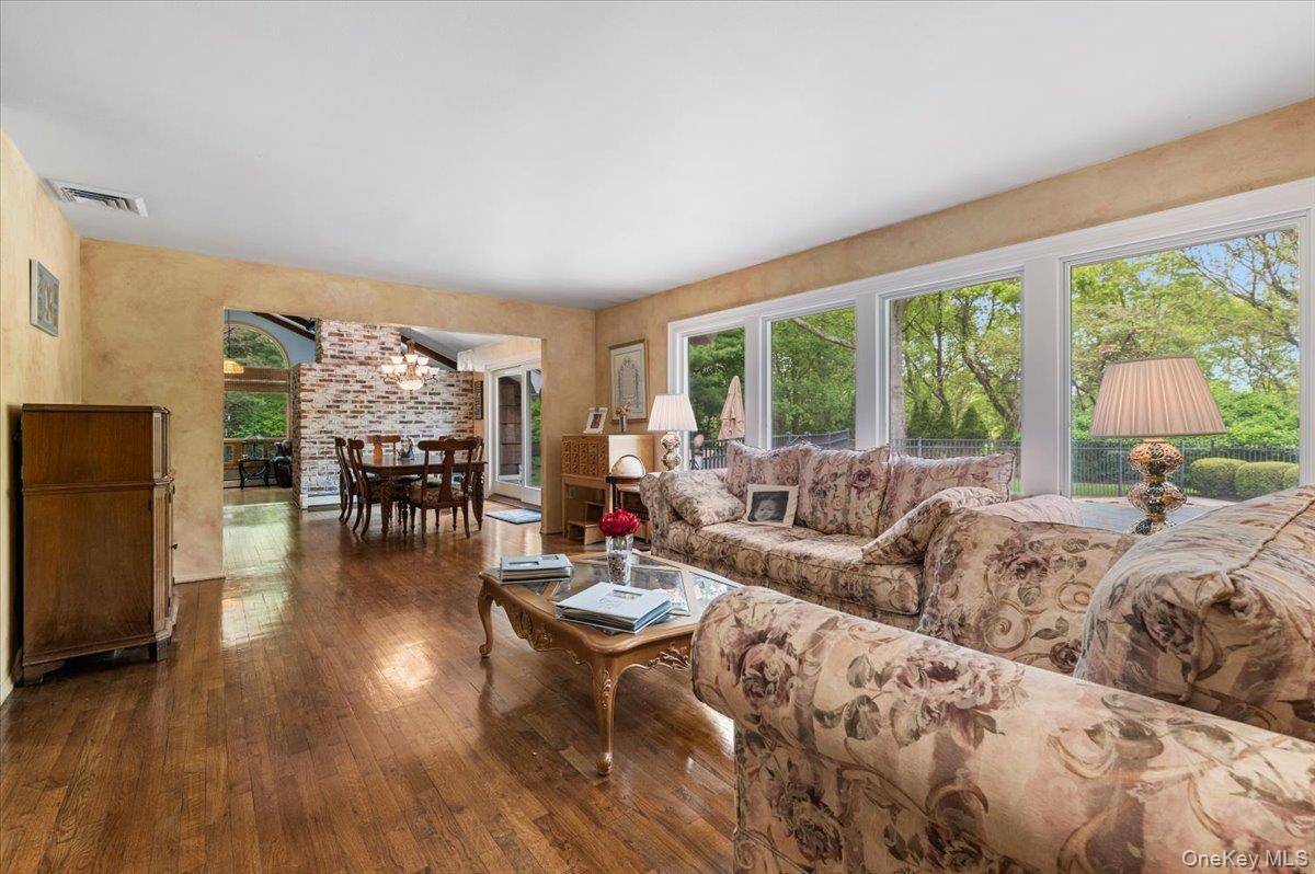 5 Bedroom Home for Sale in Melville - New York - USA - 3
