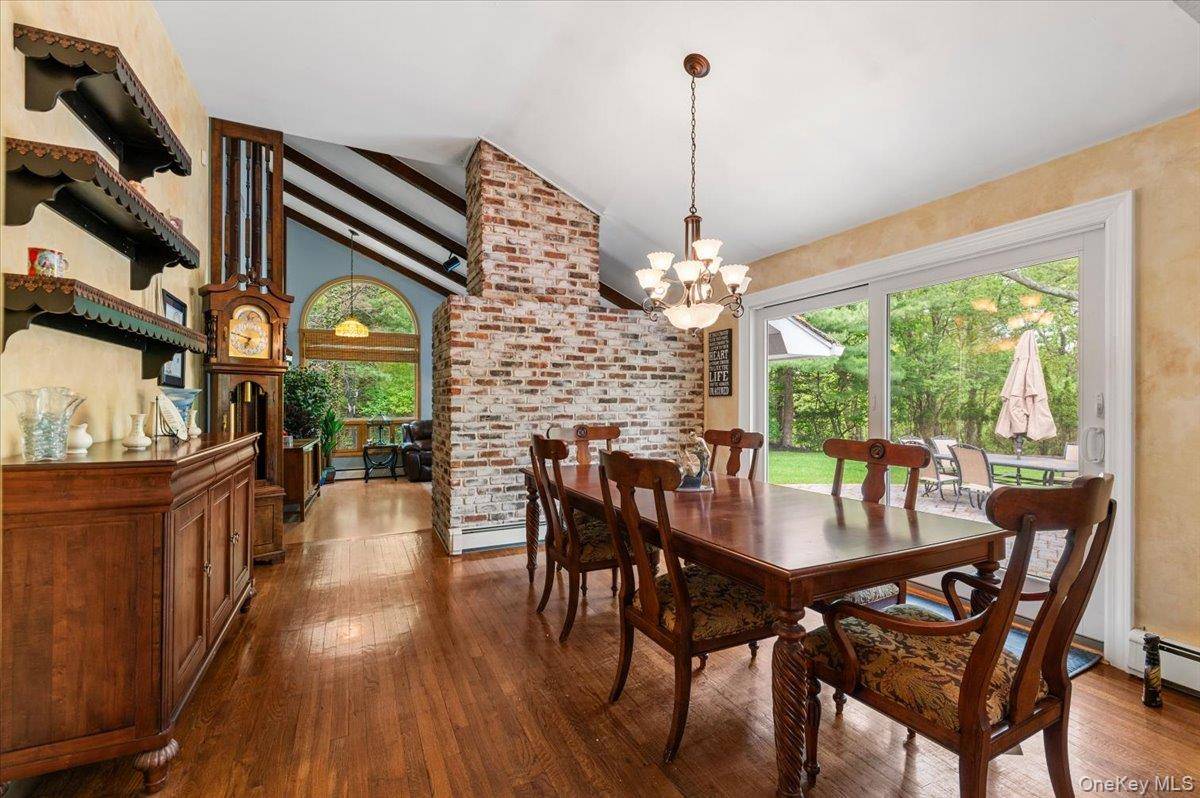 5 Bedroom Home for Sale in Melville - New York - USA - 7