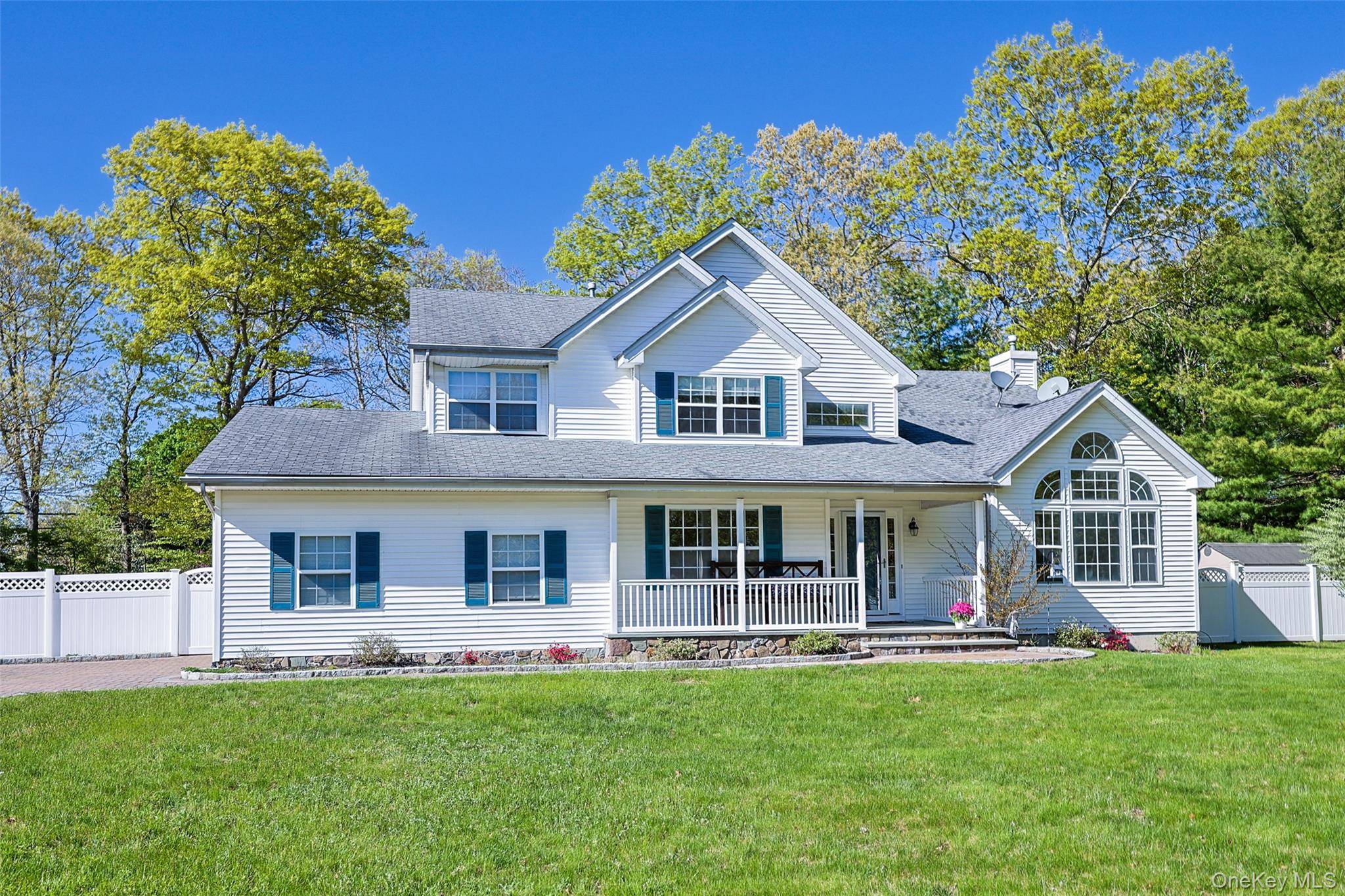 Casa de 5 Dormitorios en Venta en Middle Island - Nueva York - EE. UU. - 2