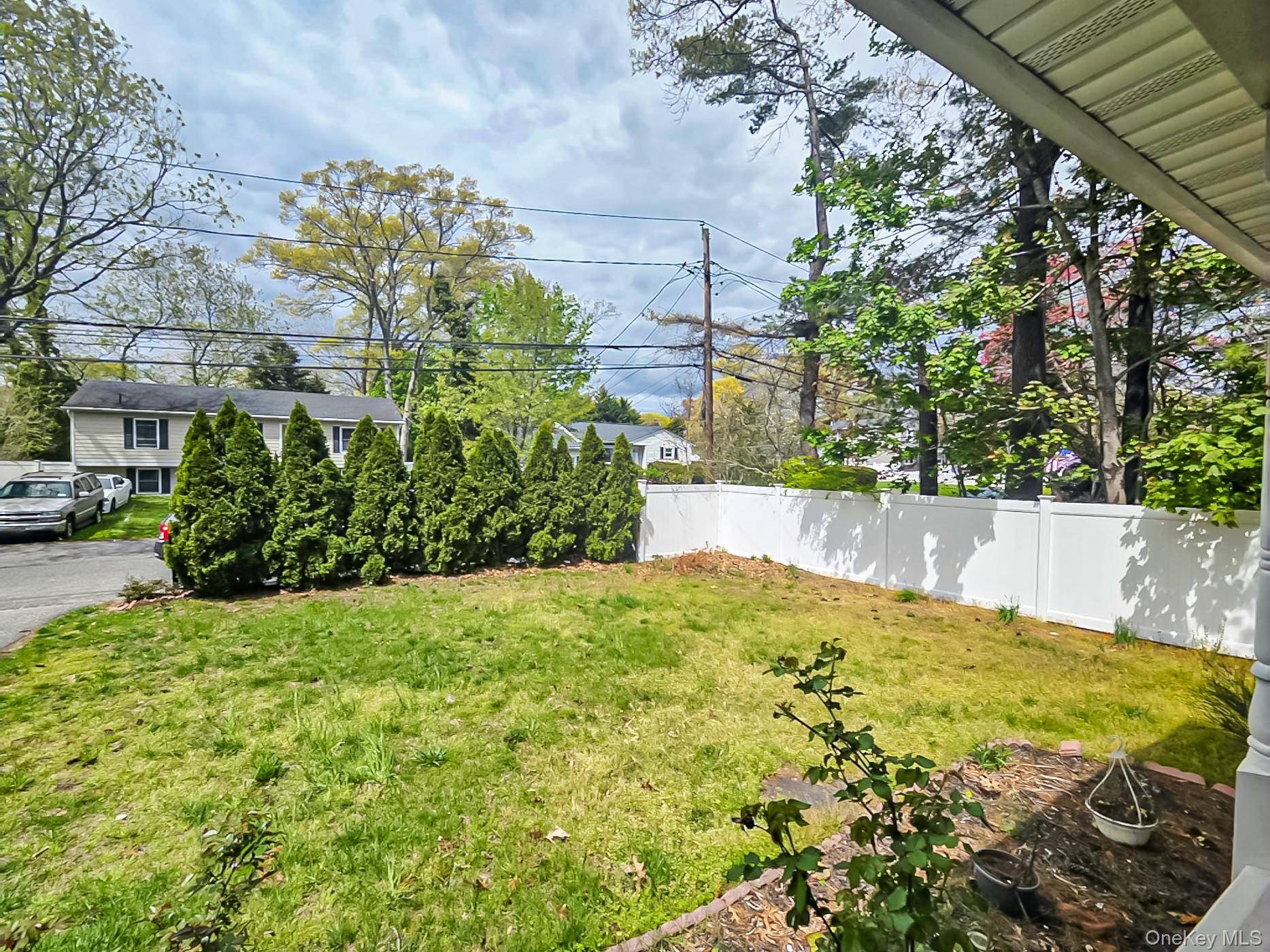 5 Bedroom Home for Sale in Middle Island - New York - USA - 2