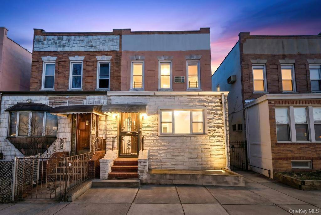 5 Bedroom Home for Sale in Middle Village - New York - USA - 2
