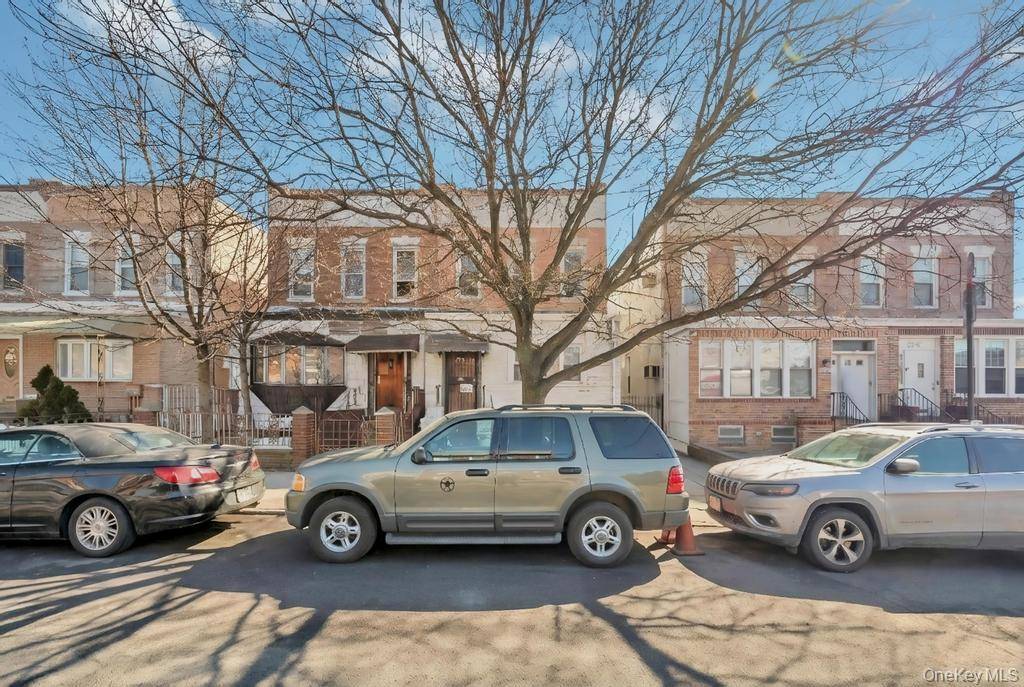 5 Bedroom Home for Sale in Middle Village - New York - USA - 3