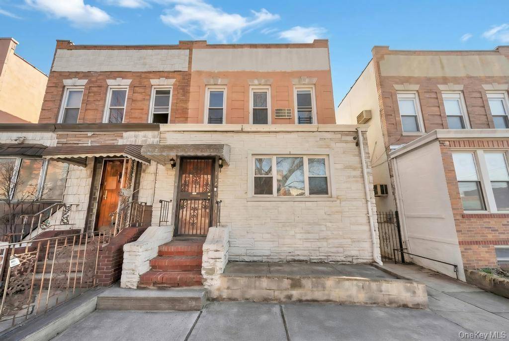 5 Bedroom Home for Sale in Middle Village - New York - USA - 4