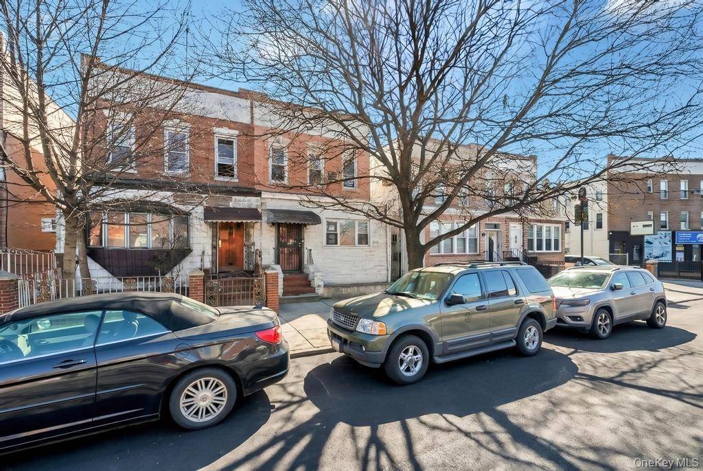 5 Bedroom Home for Sale in Middle Village - New York - USA - 5