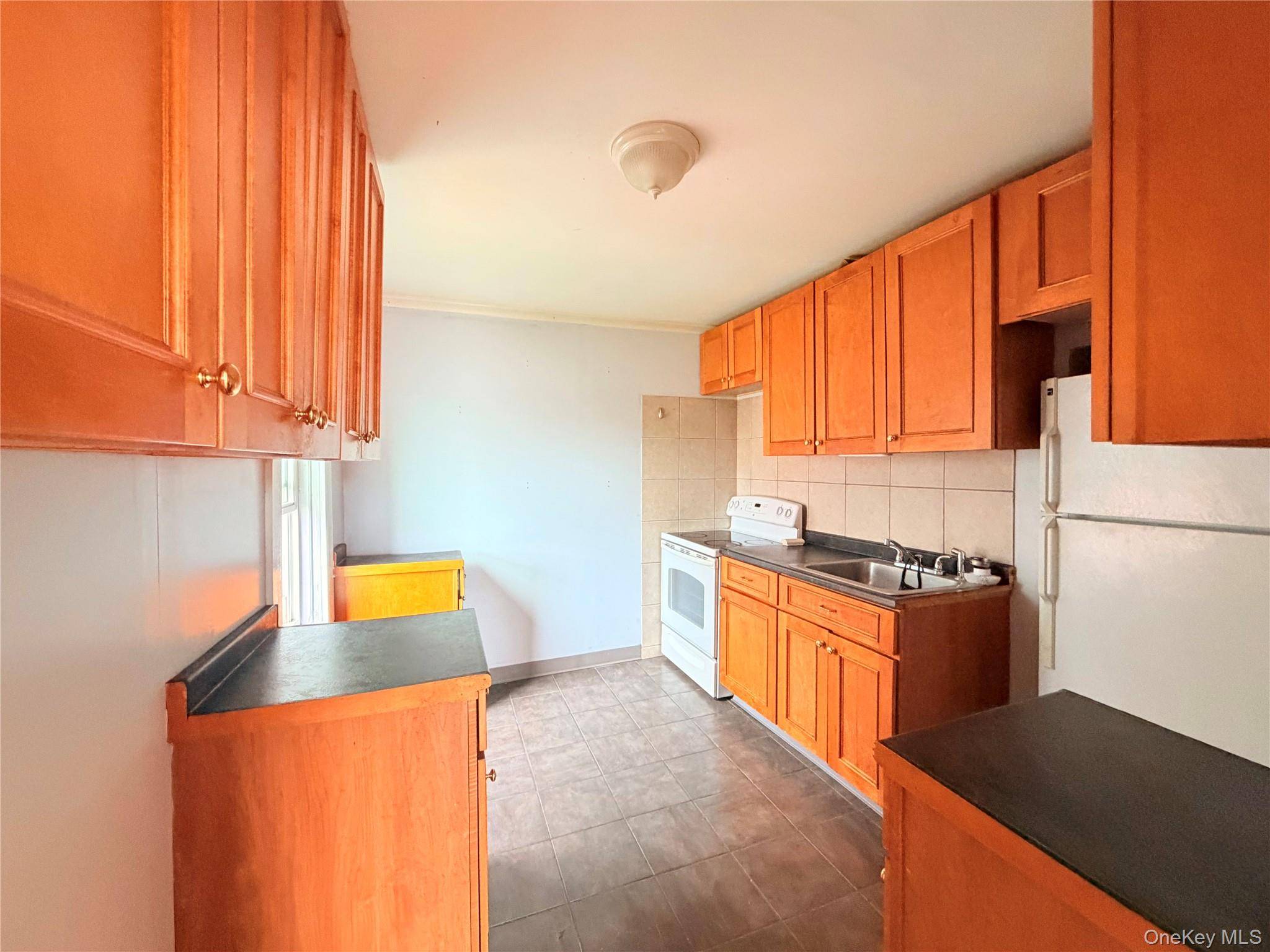 5 Bedroom Home for Sale in Middletown - New York - USA - 6