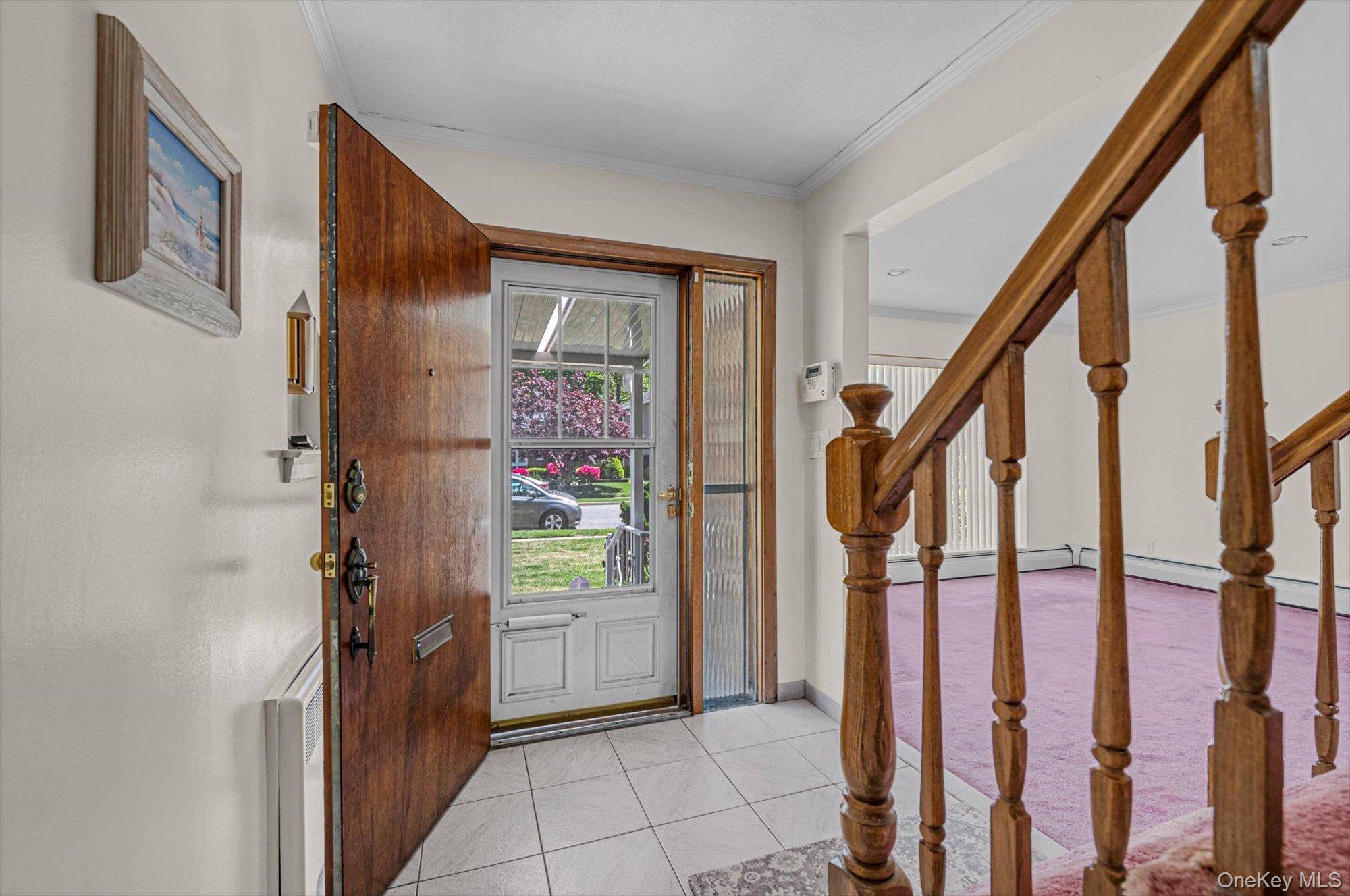 5 Bedroom Home for Sale in New Hyde Park - New York - USA - 2