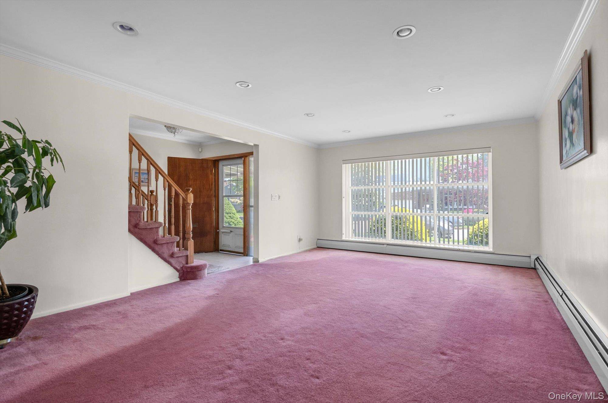 5 Bedroom Home for Sale in New Hyde Park - New York - USA - 3