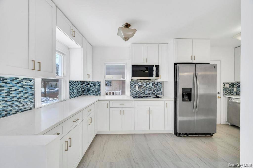 5 Bedroom Home for Sale in New Hyde Park - New York - USA - 2