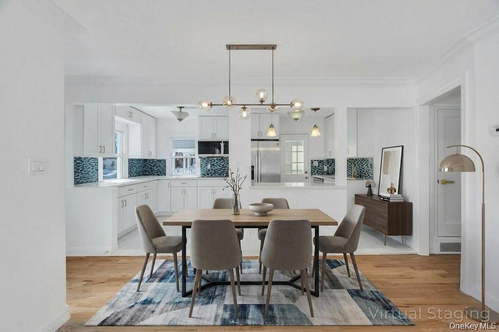 5 Bedroom Home for Sale in New Hyde Park - New York - USA - 3