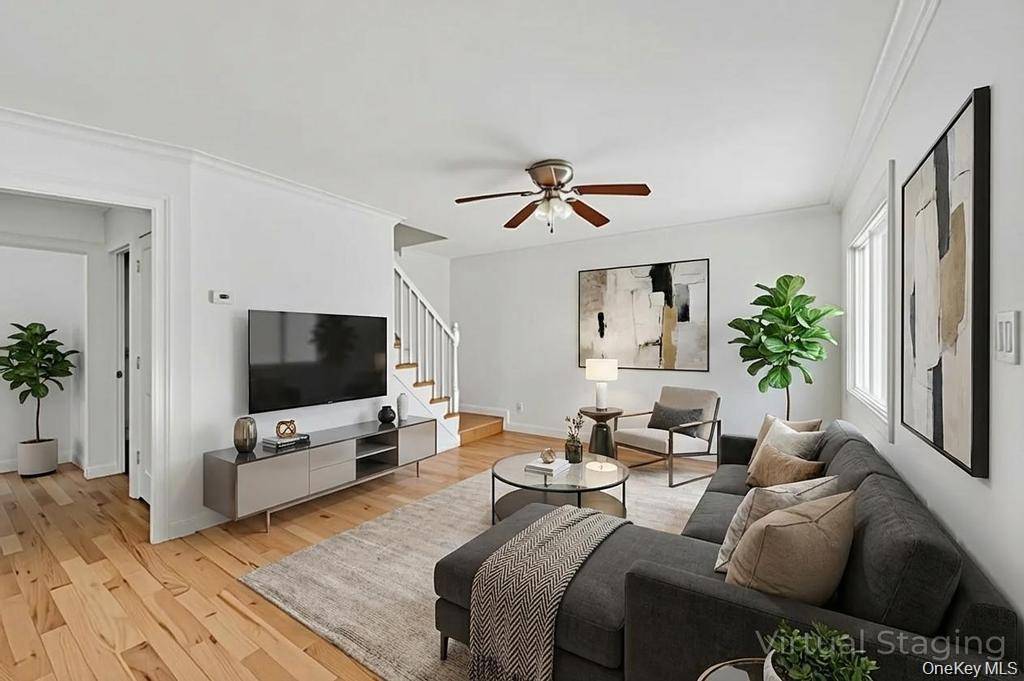 5 Bedroom Home for Sale in New Hyde Park - New York - USA - 5