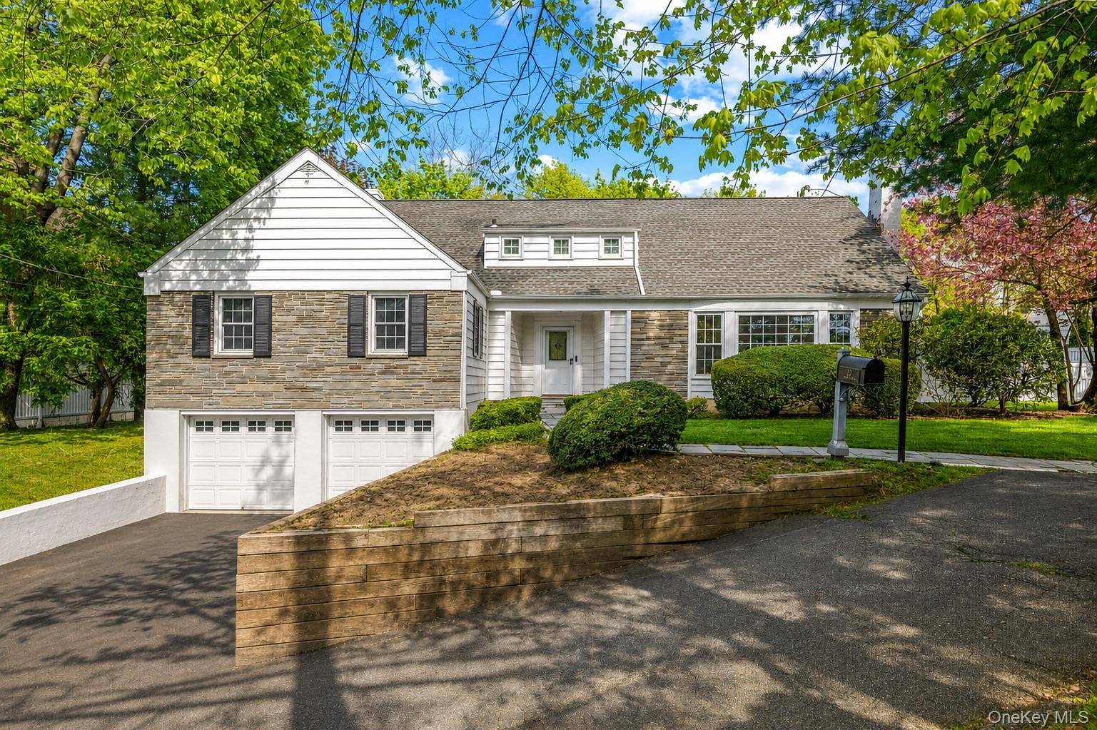 Casa de 5 Dormitorios en Venta en New Rochelle - Nueva York - EE. UU. - 1