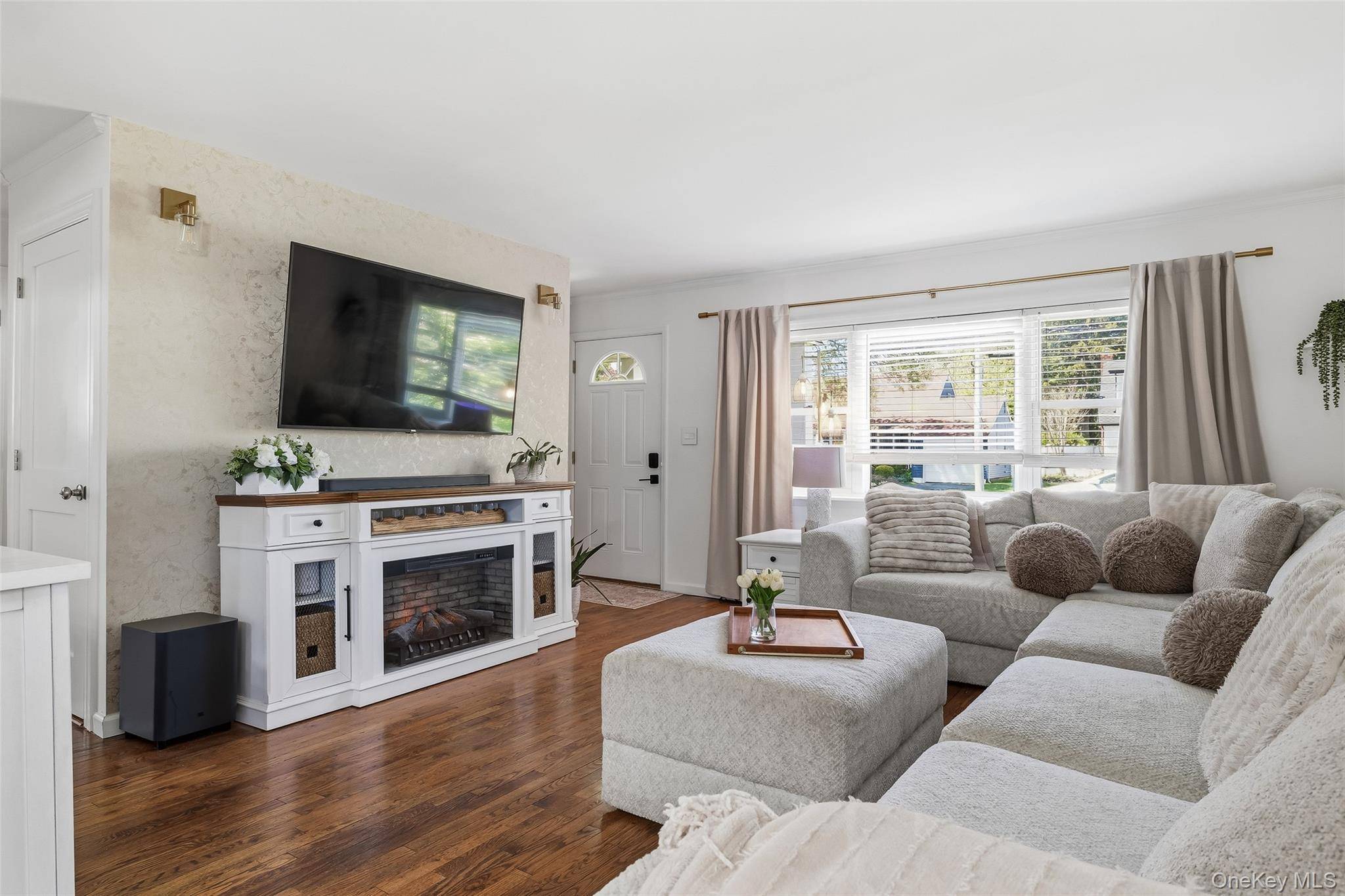Casa de 5 Dormitorios en Venta en North Babylon, Nueva York, EE. UU. - 3