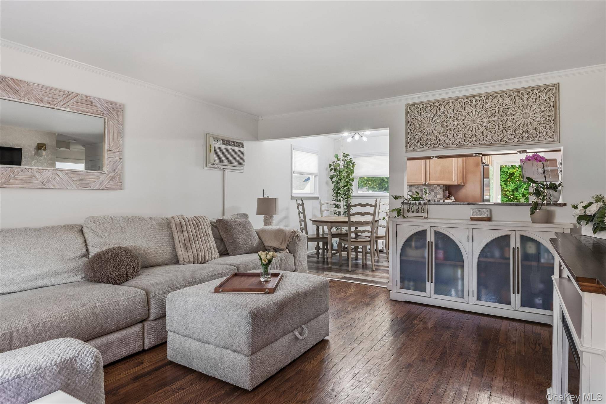 Casa de 5 Dormitorios en Venta en North Babylon, Nueva York, EE. UU. - 4