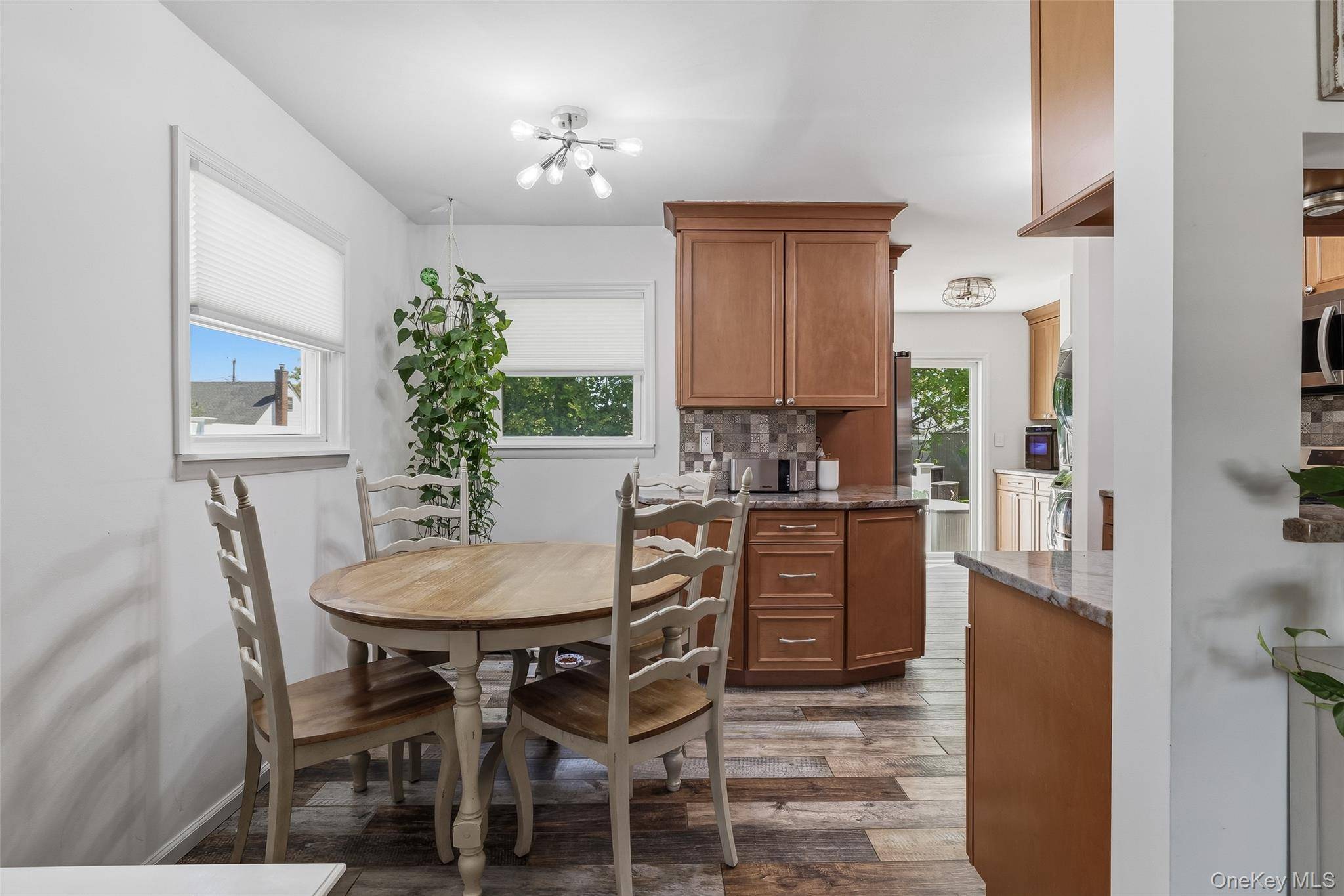 Casa de 5 Dormitorios en Venta en North Babylon, Nueva York, EE. UU. - 6