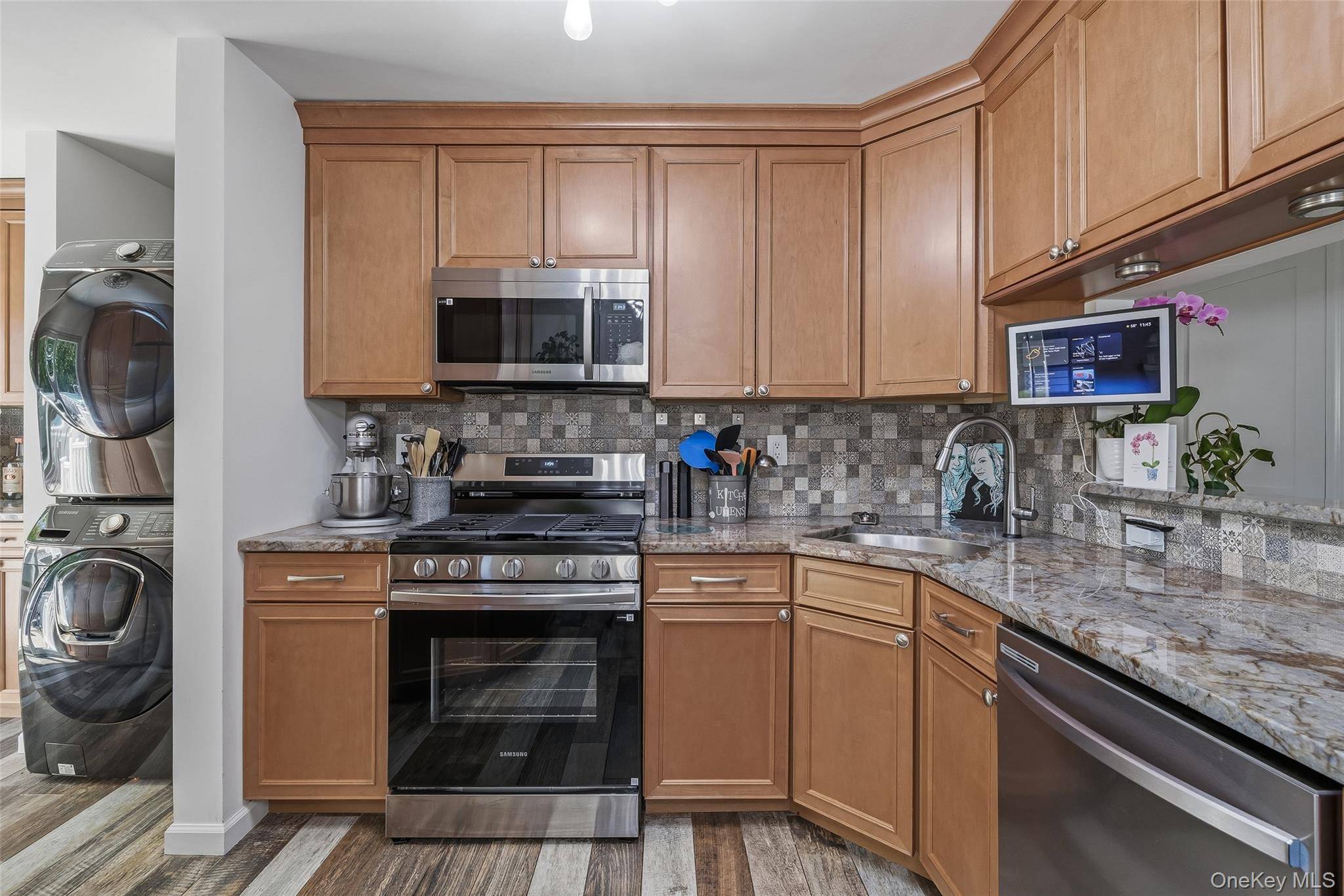 Casa de 5 Dormitorios en Venta en North Babylon, Nueva York, EE. UU. - 8