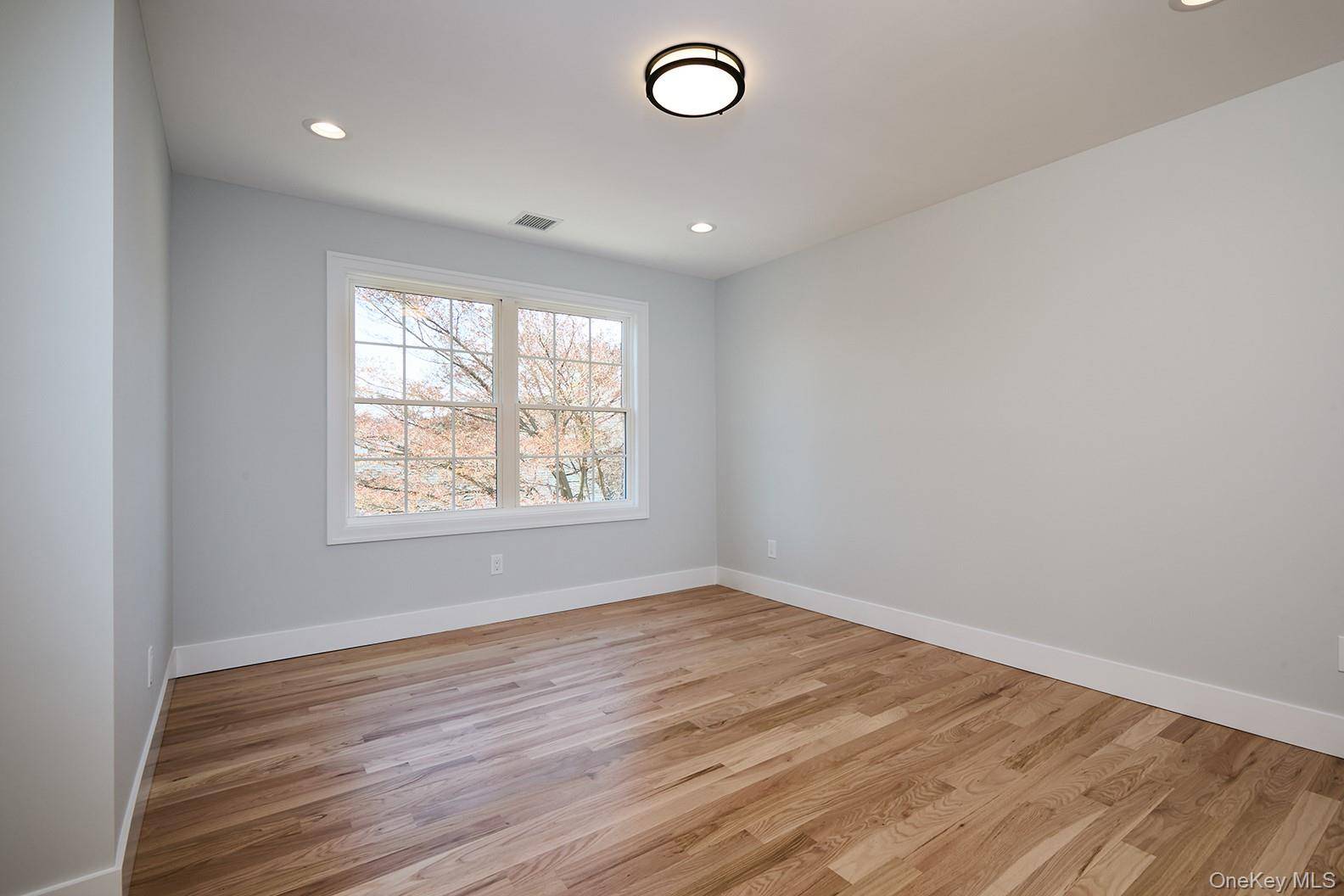 Casa de 5 Dormitorios en Venta en North Merrick, Nueva York, EE. UU. - 8