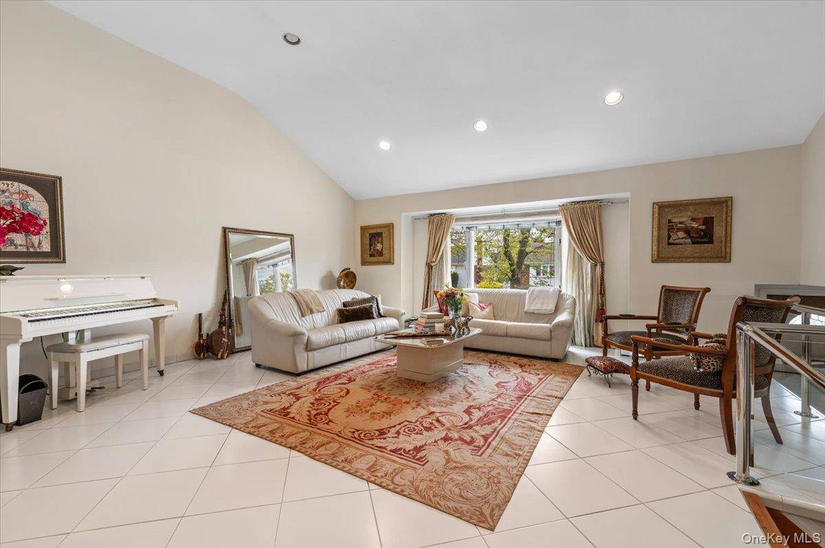 Casa com 5 Quartos à Venda em North Woodmere - Nova Iorque - EUA - 3