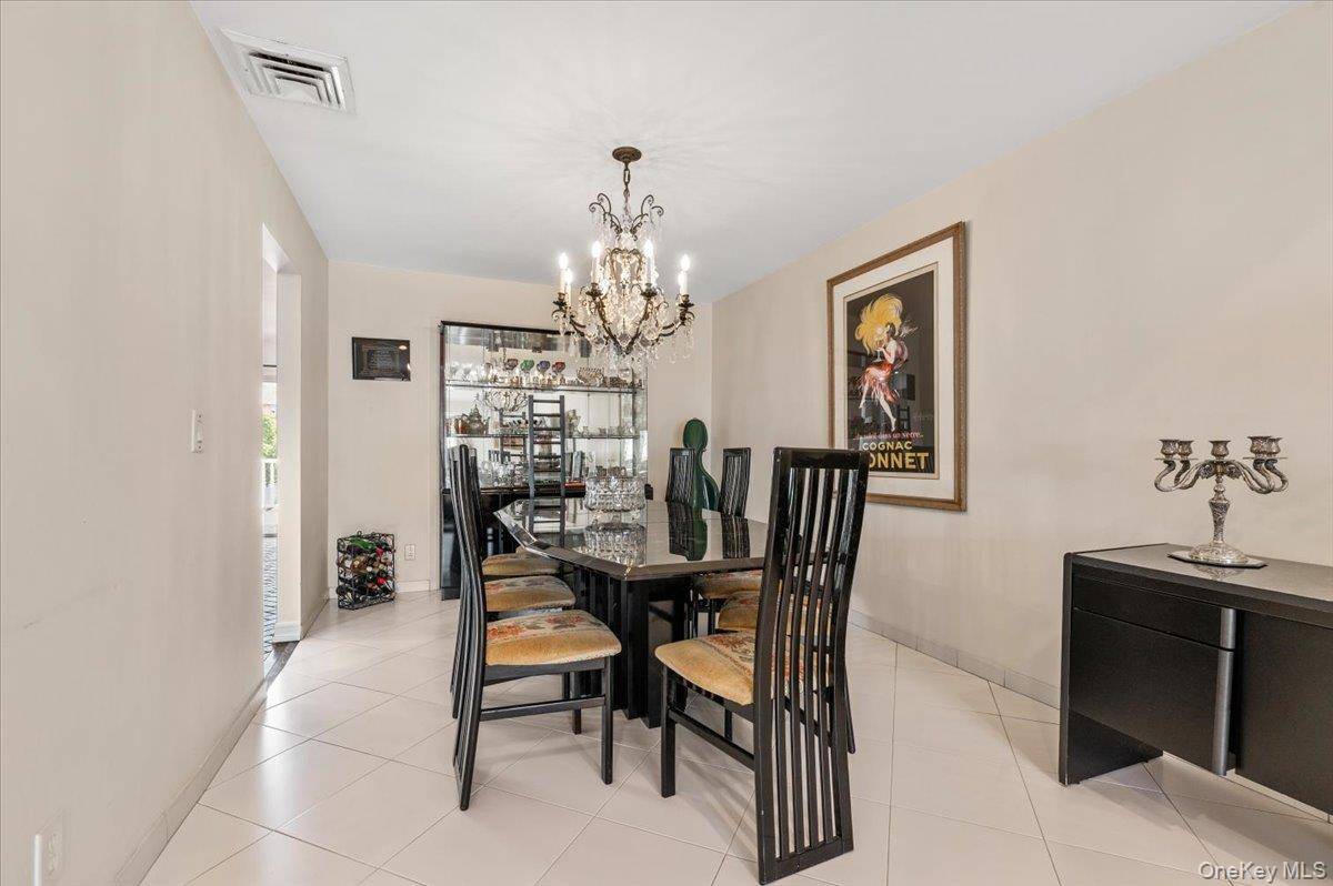 Casa com 5 Quartos à Venda em North Woodmere - Nova Iorque - EUA - 4