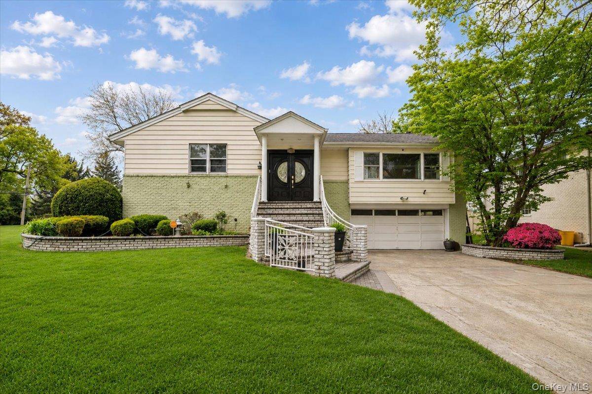 Casa de 5 Dormitorios en Venta en North Woodmere - Nueva York - EE. UU. - 1