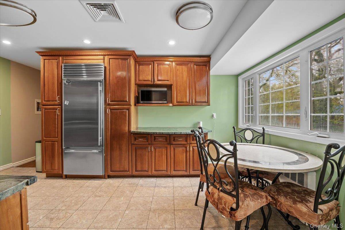 Casa de 5 Dormitorios en Venta en North Woodmere - Nueva York - EE. UU. - 3