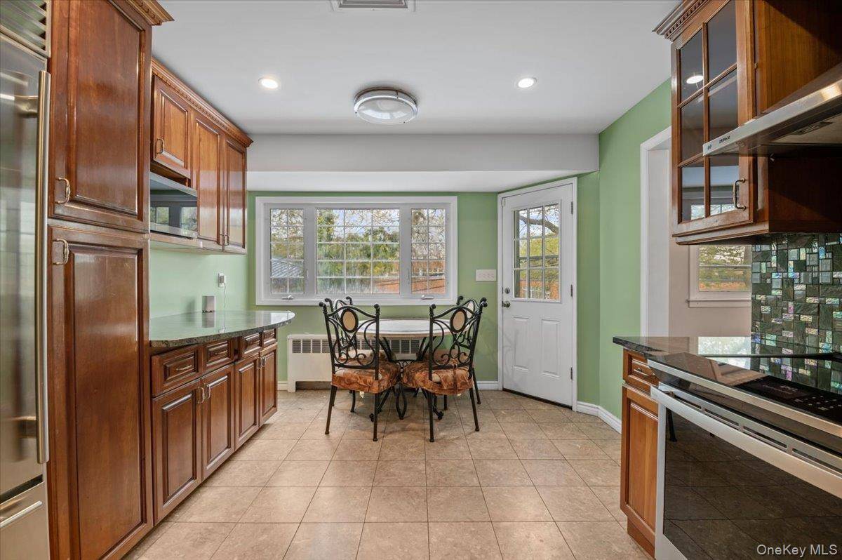 Casa de 5 Dormitorios en Venta en North Woodmere - Nueva York - EE. UU. - 5