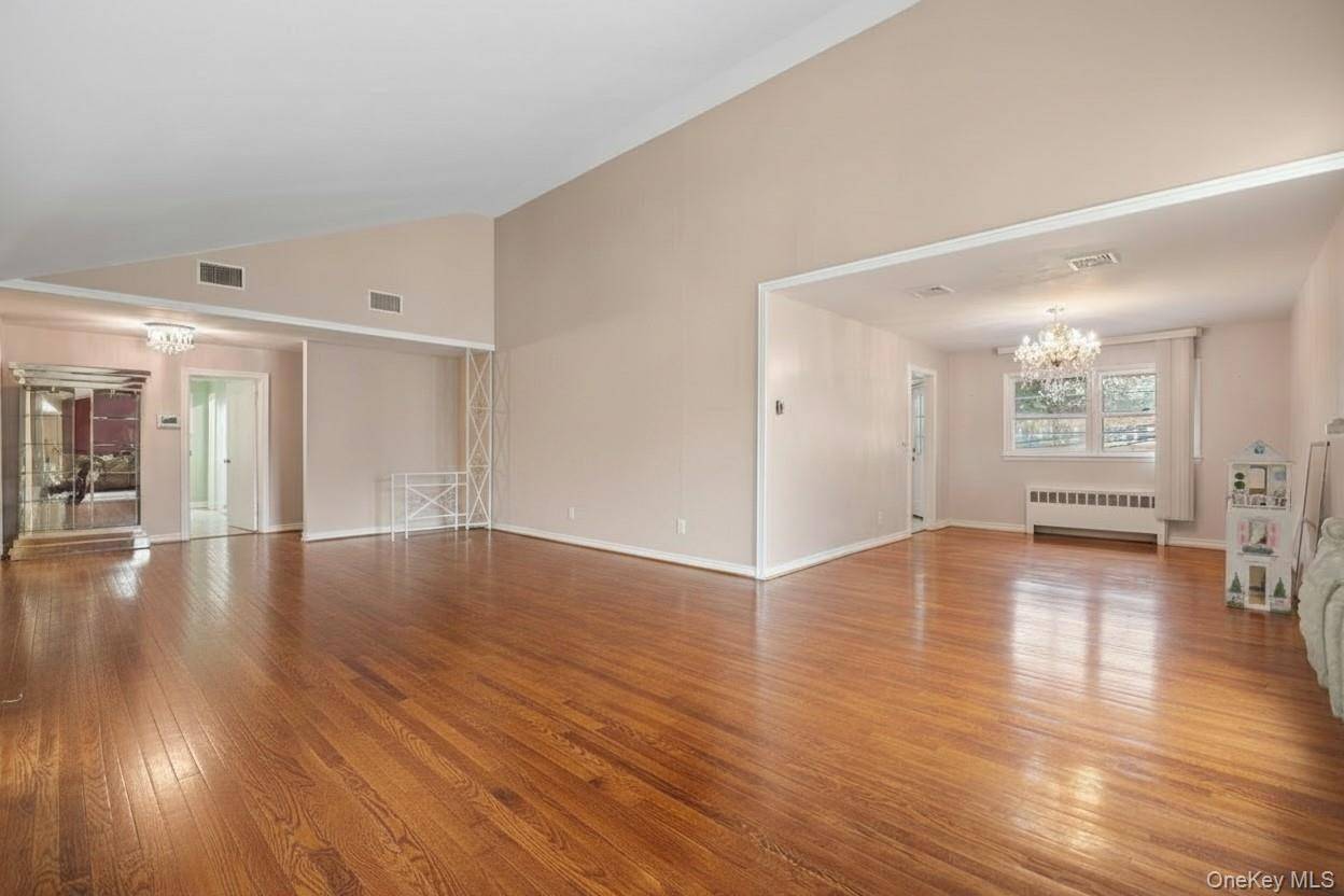 Casa de 5 Dormitorios en Venta en North Woodmere - Nueva York - EE. UU. - 8