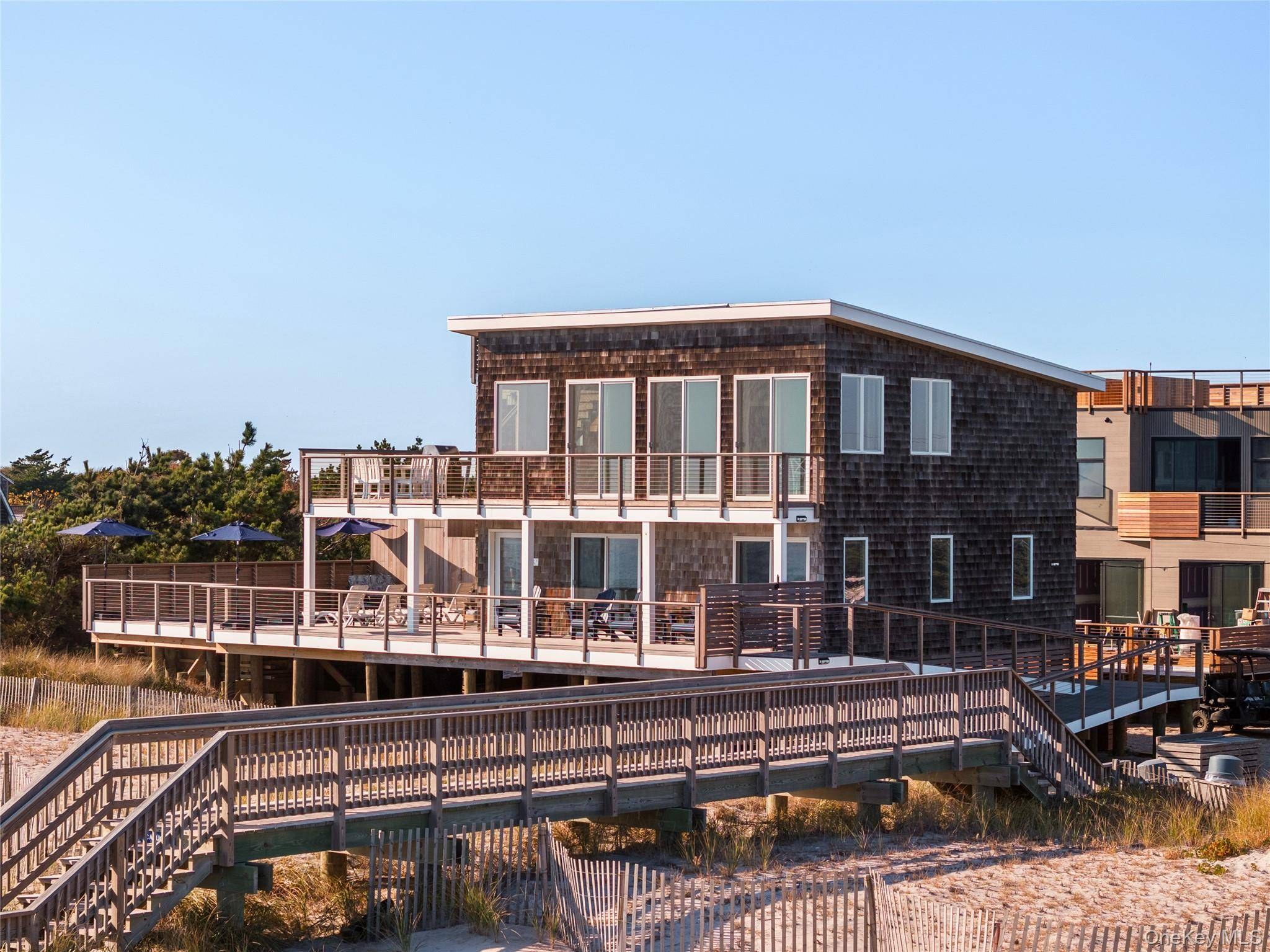 Casa de 5 Dormitorios en Venta en Ocean Bay Park, Fire Island, NY - 3