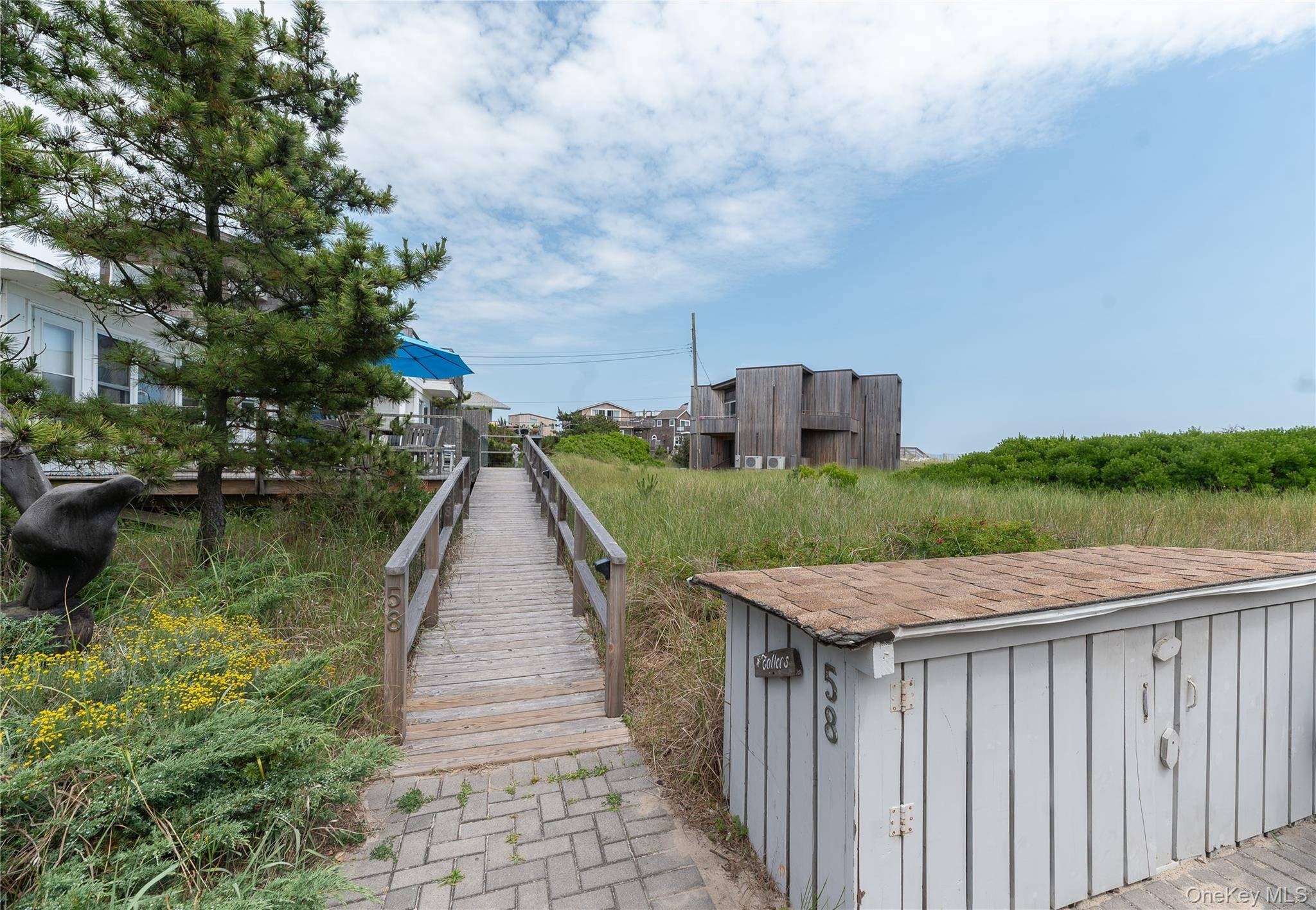 Casa de 5 Dormitorios en Venta en Ocean Beach, Fire Island, NY - 8