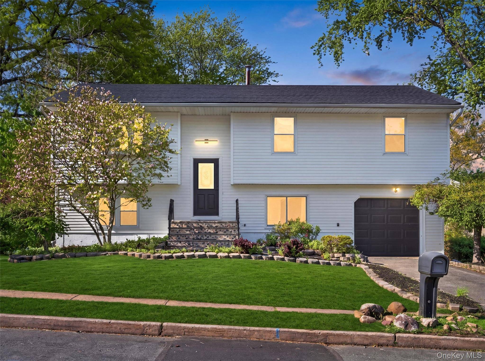Casa de 5 Dormitorios en Venta en Orangeburg - Nueva York - EE. UU. - 1