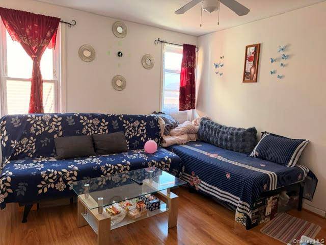 Casa com 5 Quartos à Venda em Ozone Park - Nova Iorque - EUA - 2