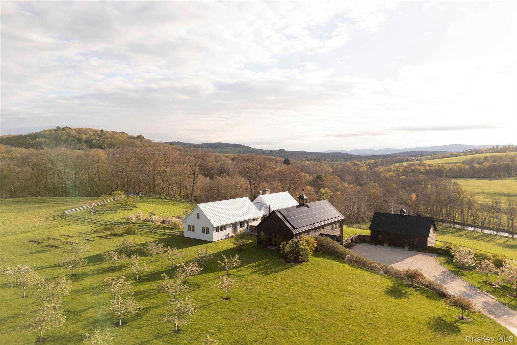 Casa con 5 Dormitorios en Venta en Pine Plains - Nueva York - EE. UU. - 2