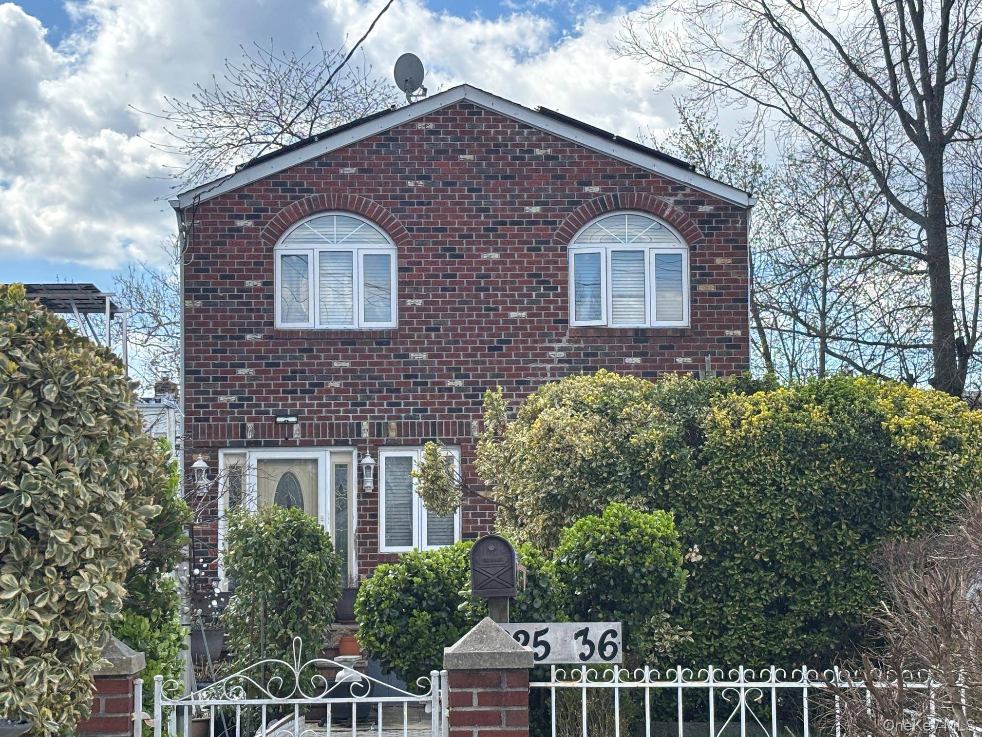 Casa com 5 Quartos à Venda em Queens Village - Nova Iorque - EUA - 1
