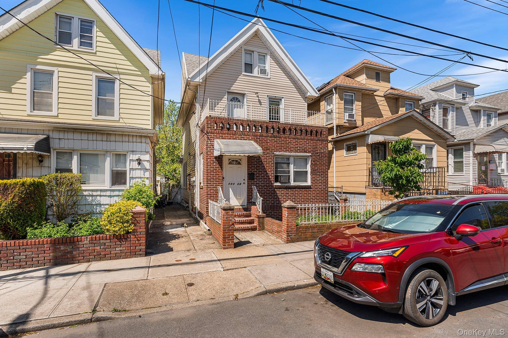 Casa de 5 Dormitorios en Venta en Richmond Hill S. - Nueva York - EE. UU. - 1