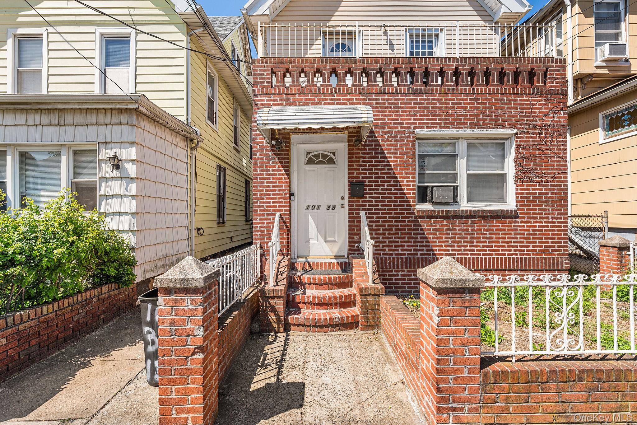 Casa de 5 Dormitorios en Venta en Richmond Hill S. - Nueva York - EE. UU. - 2