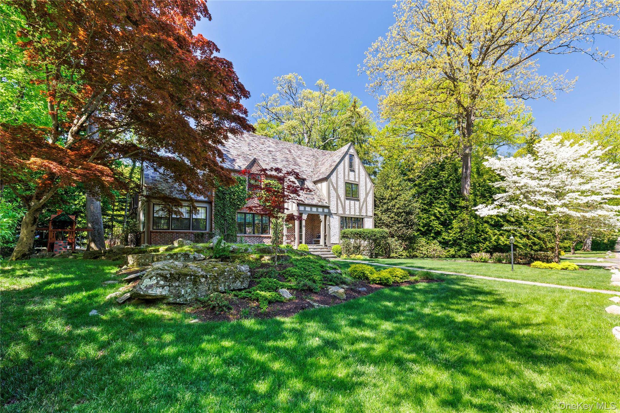 5 Bedroom Home for Sale in RYE - New York - USA - 2