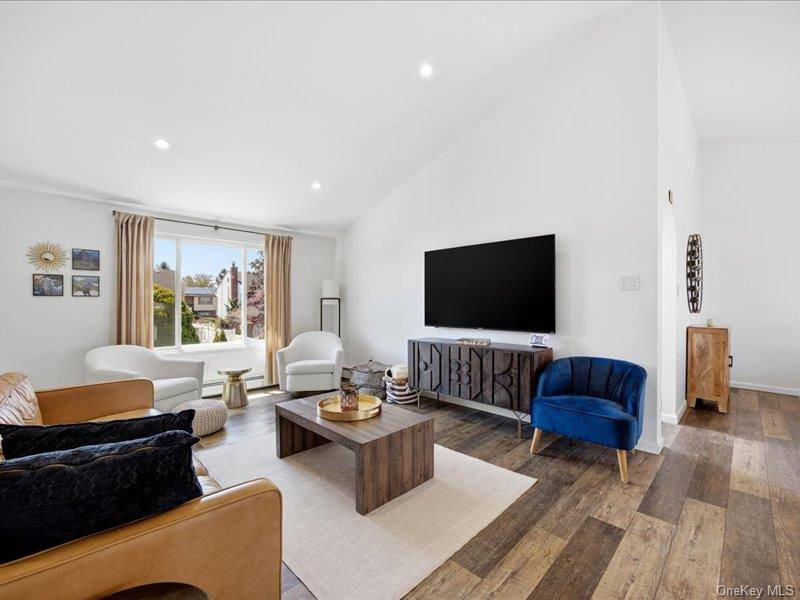 Casa com 5 Quartos à Venda em Seaford - Nova Iorque - EUA - 6