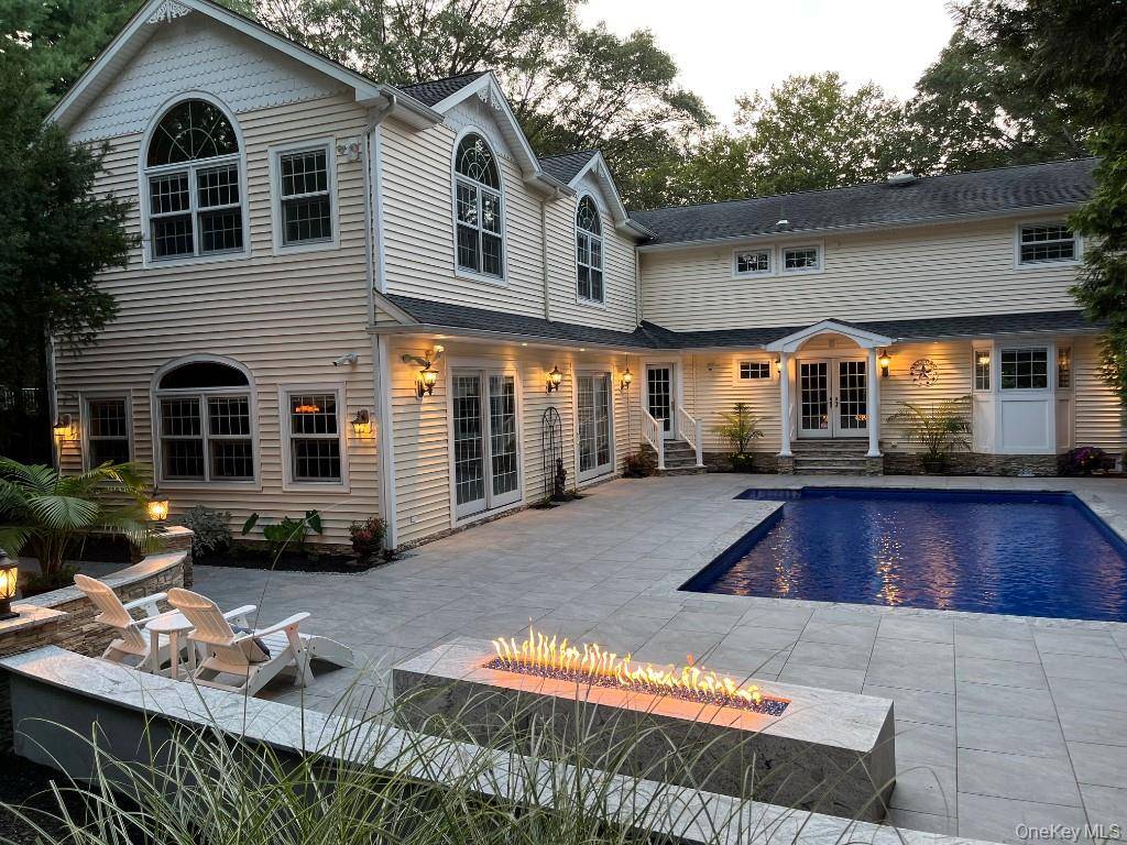 Casa com 5 Quartos à Venda em Smithtown - Nova Iorque - EUA - 2