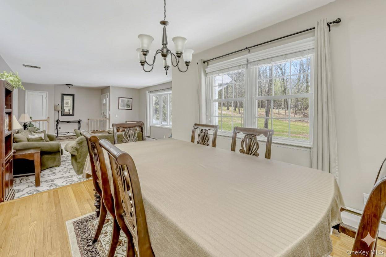 Casa de 5 Dormitorios en Venta en Suffern - Nueva York - EE. UU. - 4