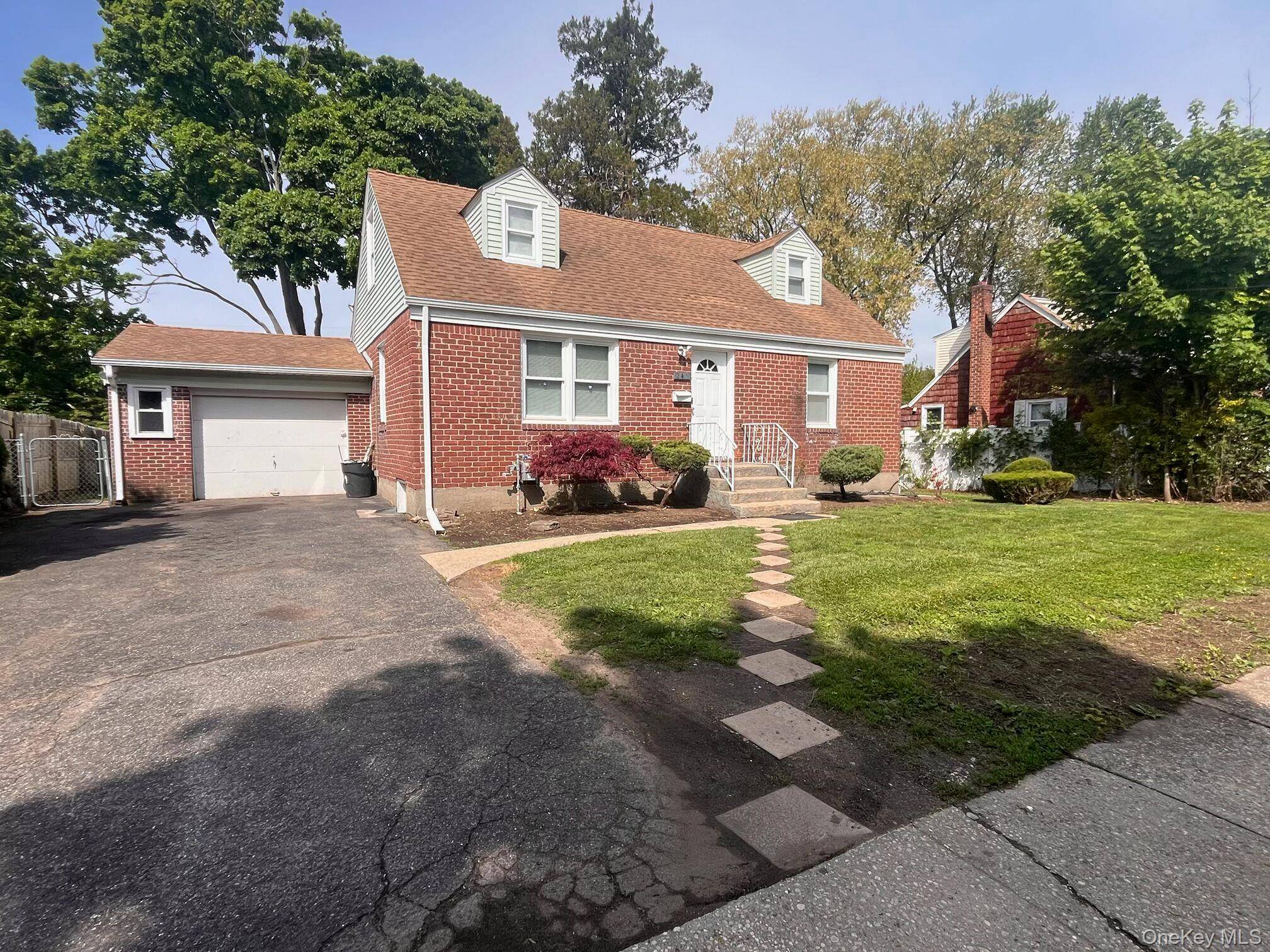 Casa de 5 Dormitorios en Venta en Uniondale - Nueva York - EE. UU. - 2