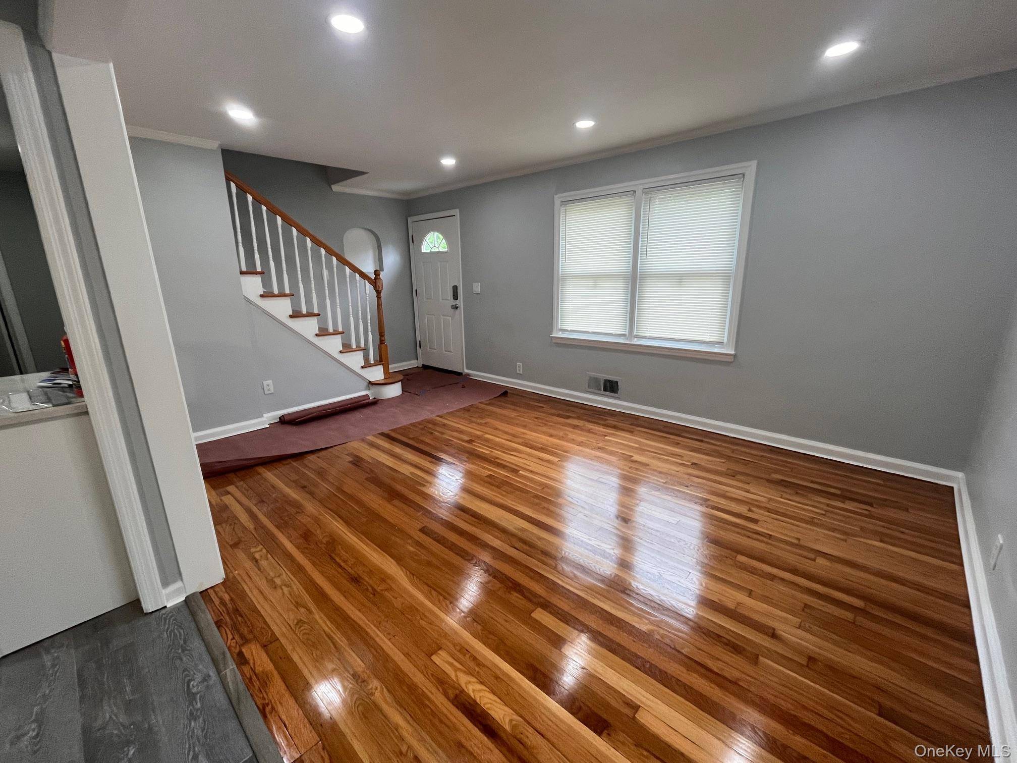 Casa de 5 Dormitorios en Venta en Uniondale - Nueva York - EE. UU. - 6