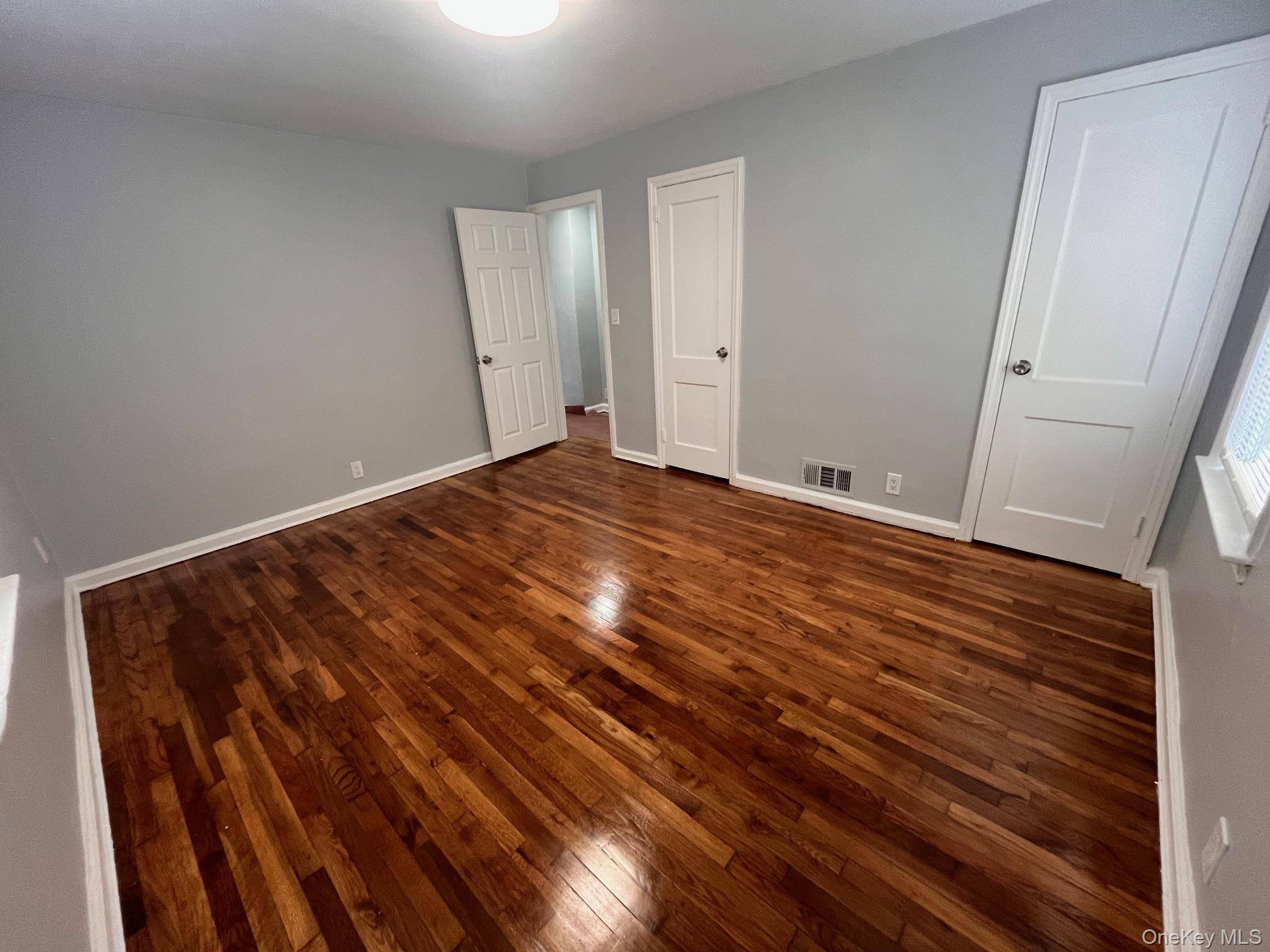 Casa de 5 Dormitorios en Venta en Uniondale - Nueva York - EE. UU. - 7