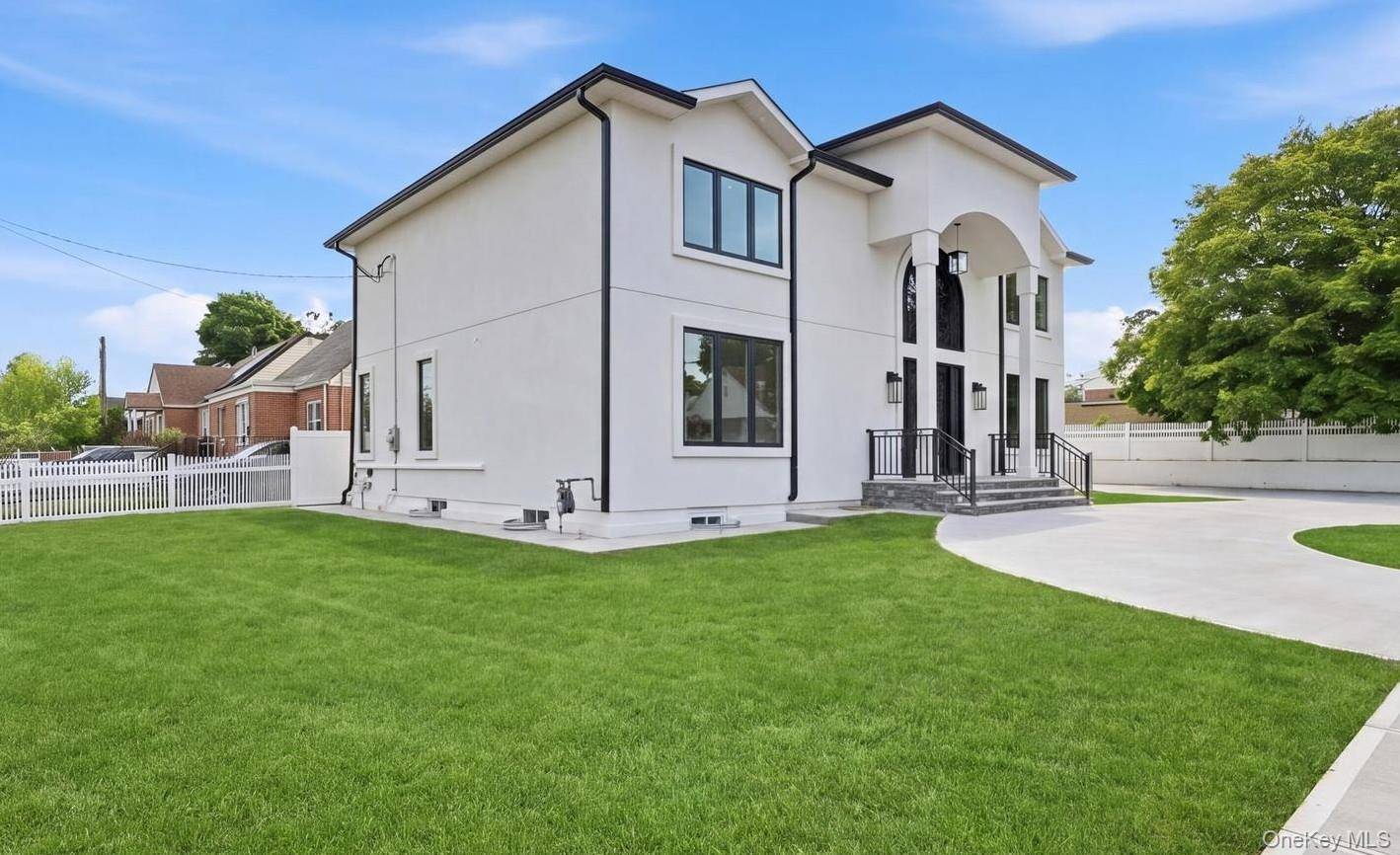 Casa de 5 Dormitorios en Venta en Valley Stream - Nueva York - EE. UU. - 2