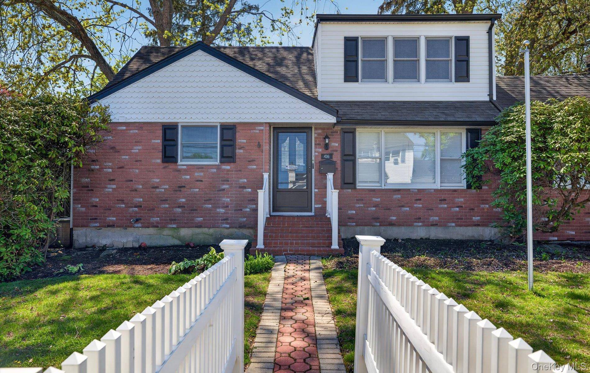 Casa com 5 Quartos à Venda em West Babylon - Nova Iorque - EUA - 1