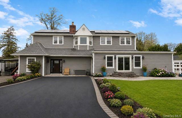 5 Bedroom Home for Sale in West Islip, New York, USA - 1