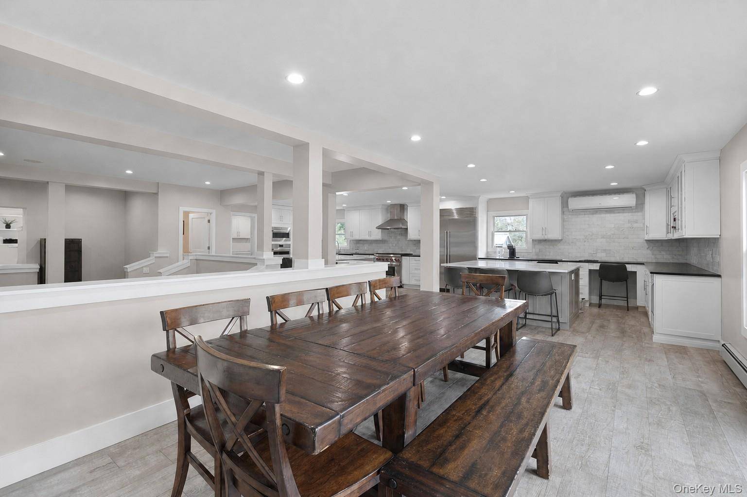 5 Bedroom Home for Sale in West Islip, New York, USA - 5