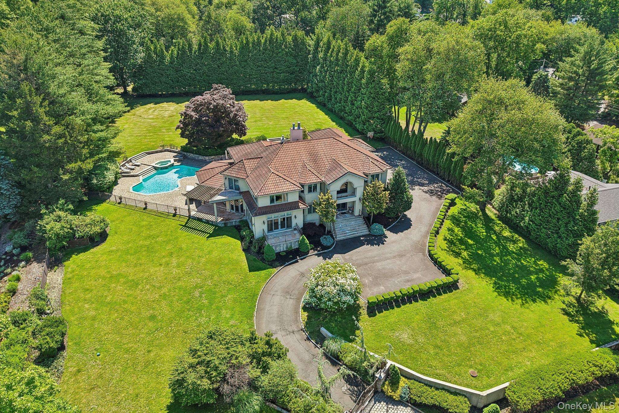 Casa com 5 Quartos à Venda em West Nyack - Nova Iorque - EUA - 1